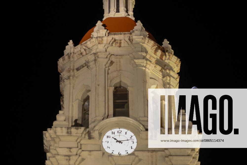 A full moon rises during a partial lunar eclipse over Saltillo, Mexico. Saltillo Mexico - ZUMAo125 20260827_zip_o125_026