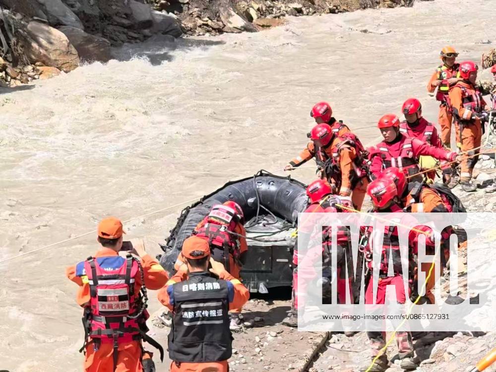 (260828) -- BEIJING, Aug. 28, 2026 () -- This screenshot from a video clip taken on Aug. 28, 2026 shows rescue operations underway at the mudslide-hit area. Emergency rescue operations have been carried out in an orderly and well-coordinated manner after a mudslide struck Gyirong Port in Gyirong County, southwest China s Xizang Autonomous Region on Wednesday morning. () (SpotNews) CHINA-XIZANG-GYIRONG-MUDSLIDE-RESCUE (CN) Xinhua