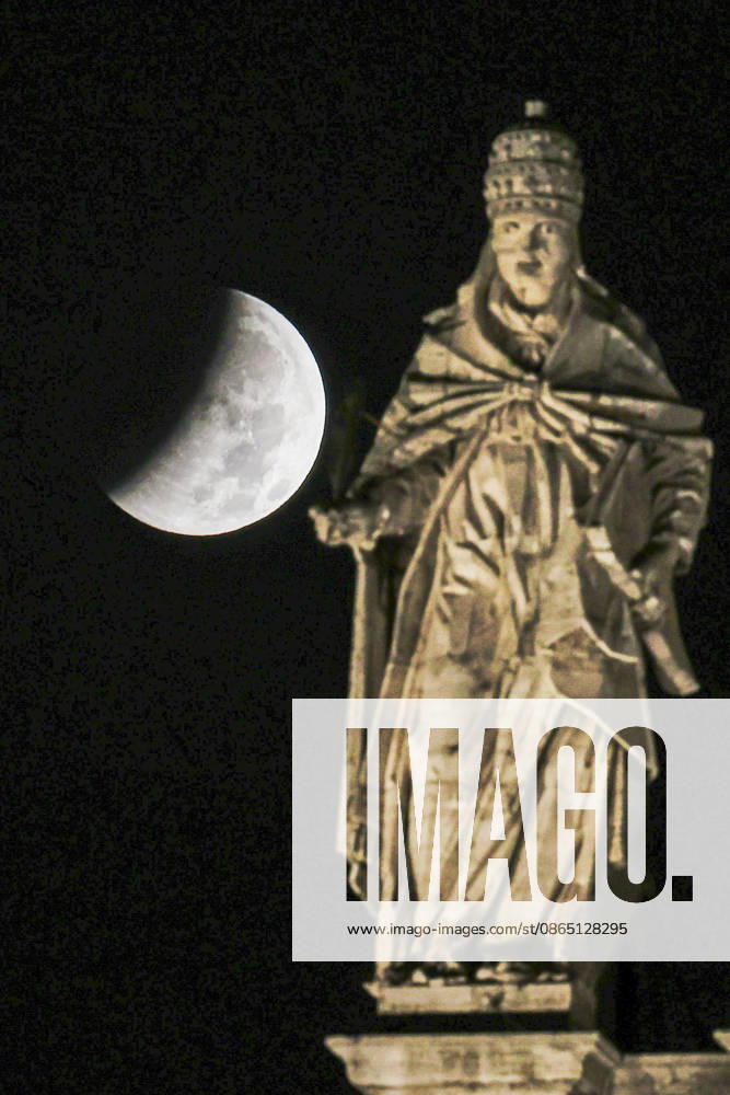 Partial Lunar Eclipse over Rome ROME, ITALY - AUGUST 28: The moon is seen behind a statue atop the facade of St. John Lateran s Basilica during the partial lunar eclipse in Rome, Italy, on August 28, 2026. Riccardo De Luca Anadolu Rome Italy. Editorial use only. Please get in touch for any other usage.