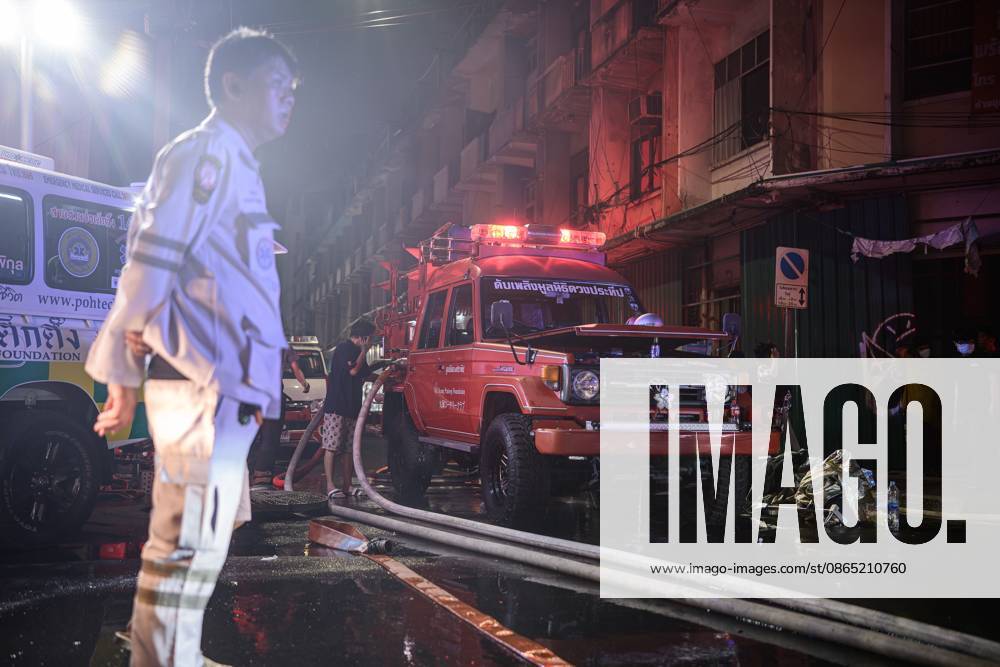 Firefighters battle blaze at major electronics market in Bangkok BANGKOK, THAILAND, AUGUST 28, 2026: Firefighters respond to a fire at Khlong Thom Centre, a major electronics and technology market with more than 500 shops, on Worachak Road in Bangkoks Pom Prap Sattru Phai district. The fire was reported at approximately 8:42 p.m. and spread across the ground floor and to a mezzanine level, prompting firefighters from multiple stations to respond. Bangkok Thailand