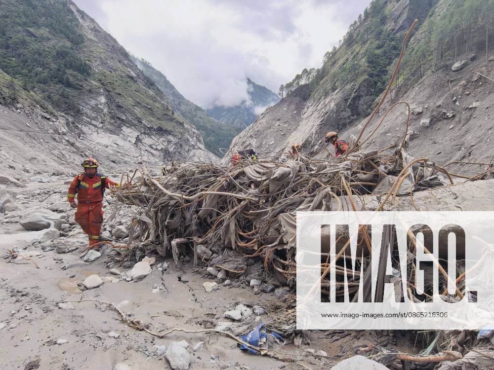 (260829) -- GYIRONG, Aug. 29, 2026 -- Rescuers carry out search and rescue operations at the mudslide-hit area in Gyirong County, southwest China s Xizang Autonomous Region, Aug. 29, 2026. A fast-moving chain mudslide, triggered by a high-altitude glacier collapse on the Nepalese side, has caused heavy casualties and left many missing at a port on the China-Nepal border in southwest China s Xizang Autonomous Region. Rescuers immediately launched an all-out effort to reach the mudslide-hit port and search for the missing. (Photo by Xinhua) (SpotNews) CHINA-XIZANG-GYIRONG-MUDSLIDE-RESCUE (CN) ZhengxLijun