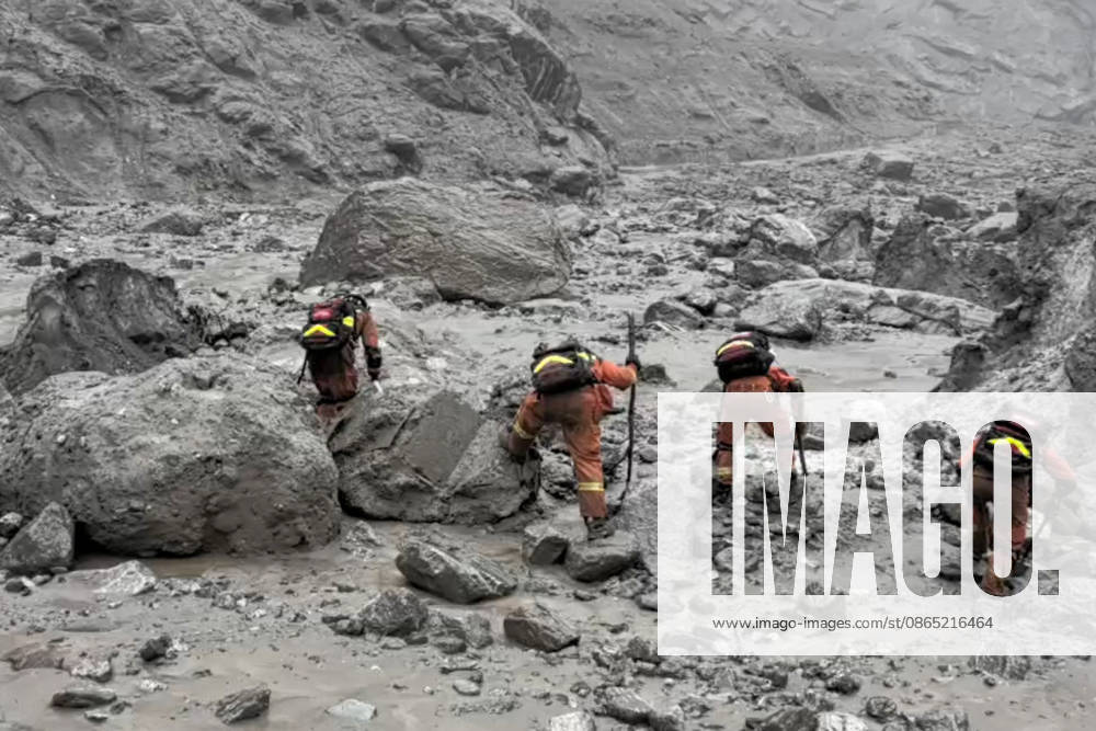 (260829) -- GYIRONG, Aug. 29, 2026 -- This screenshot from a video clip taken on Aug. 29, 2026 shows search and rescue operations underway at the mudslide-hit area in Gyirong County, southwest China s Xizang Autonomous Region. A fast-moving chain mudslide, triggered by a high-altitude glacier collapse on the Nepalese side, has caused heavy casualties and left many missing at a port on the China-Nepal border in southwest China s Xizang Autonomous Region. Rescuers immediately launched an all-out effort to reach the mudslide-hit port and search for the missing. (SpotNews) CHINA-XIZANG-GYIRONG-MUDSLIDE-RESCUE (CN) HuangxTaoming