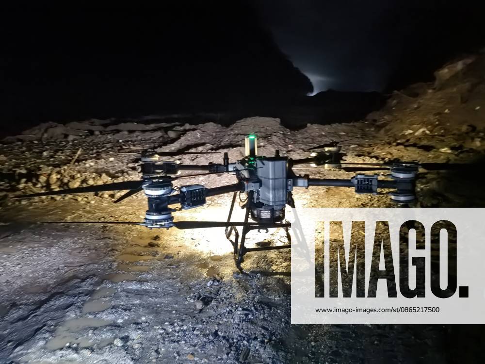 (260829) -- GYIRONG, Aug. 29, 2026 -- This photo taken on Aug. 29, 2026 shows a heavy-lift drone for emergency rescue supplies delivery in southwest China s Xizang Autonomous Region. More than 90 sets of emergency rescue supplies were delivered by heavy-lift drones early Saturday morning to rescue teams heading for the mudslide-hit Gyirong Port in Xizang. (Xizang Fire and Rescue Corps Handout via Xinhua) (SpotNews) CHINA-XIZANG-GYIRONG-MUDSLIDE-DRONE-SUPPLIES-DELIVERY (CN) JiangxFan