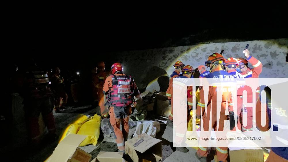 (260829) -- GYIRONG, Aug. 29, 2026 -- Rescuers carry emergency rescue supplies in southwest China s Xizang Autonomous Region, on Aug. 29, 2026. More than 90 sets of emergency rescue supplies were delivered by heavy-lift drones early Saturday morning to rescue teams heading for the mudslide-hit Gyirong Port in Xizang. (Xizang Fire and Rescue Corps Handout via Xinhua) (SpotNews) CHINA-XIZANG-GYIRONG-MUDSLIDE-DRONE-SUPPLIES-DELIVERY (CN) JiangxFan