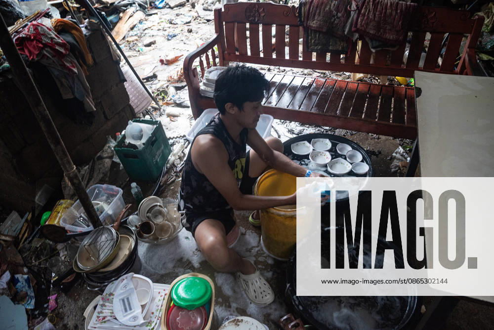 On August 29, 2026, heavy monsoon rains caused the La Mesa Dam and the Tullahan river to overflow, flooding nearby low lying areas with water that reached up to over three-storeys. Local government units and barangay volunteers aided the residents as they evacuated to the North Fairview High School where they are accommodated by volunteers and members of the Sangguniang Kabataan. Quezon City Philippines - ZUMAy102 20260830_zip_y102_006