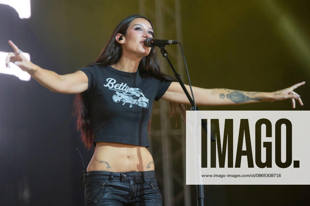 Julia Wolf Performs at Reading Festival 2026 Sunday - Little John s Farm, Reading, UK American singer Julia Wolf performs on the Gallery Stage at Reading Festival 2026, Little John s Farm, Reading, England, UK on Sunday 30 August 2026., Credit:Justin Ng Avalon UK, England, Reading, Little John s Farm