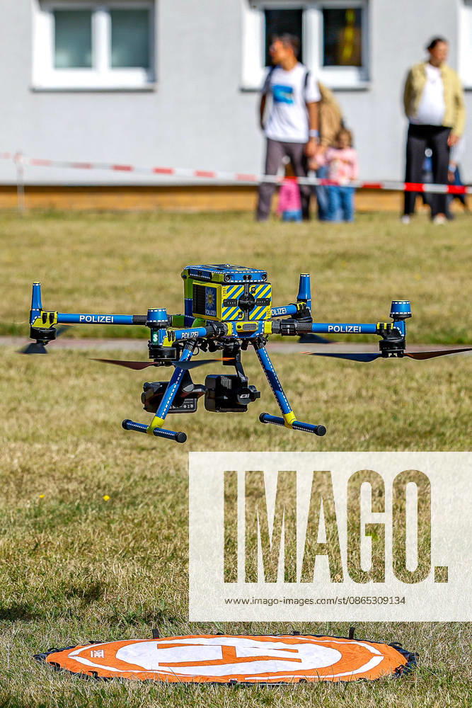 75th Anniversary of the Federal Police: Community Festival Hosted by the Federal Police Headquarters in Hanover; Presentation of Federal Police Drones; Launch of a Drone from the Hanover Landing Site; Federal Police Headquarters in Hanover, Lower Saxony, Hanover Region, Germany