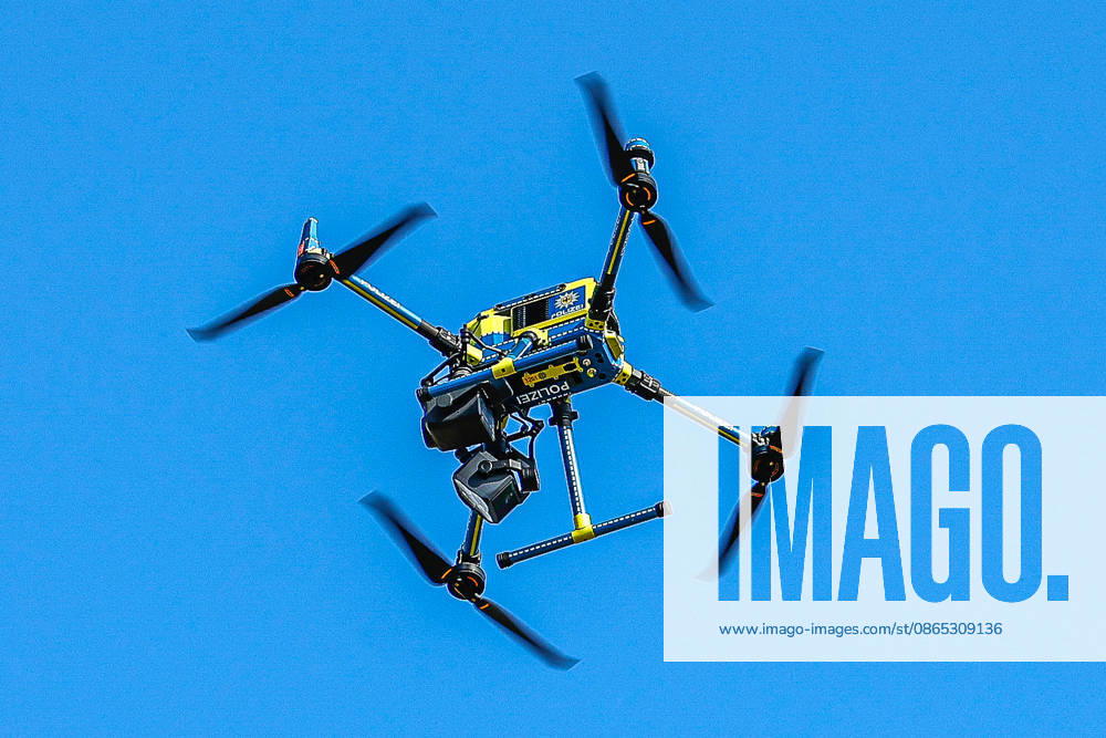 75 Years of the Federal Police: Community Festival Hosted by the Federal Police Headquarters in Hanover; Demonstration of Federal Police Drones; In the Air; In Flight; Hanover; Federal Police Headquarters in Hanover, Lower Saxony, Hanover Region, Germany