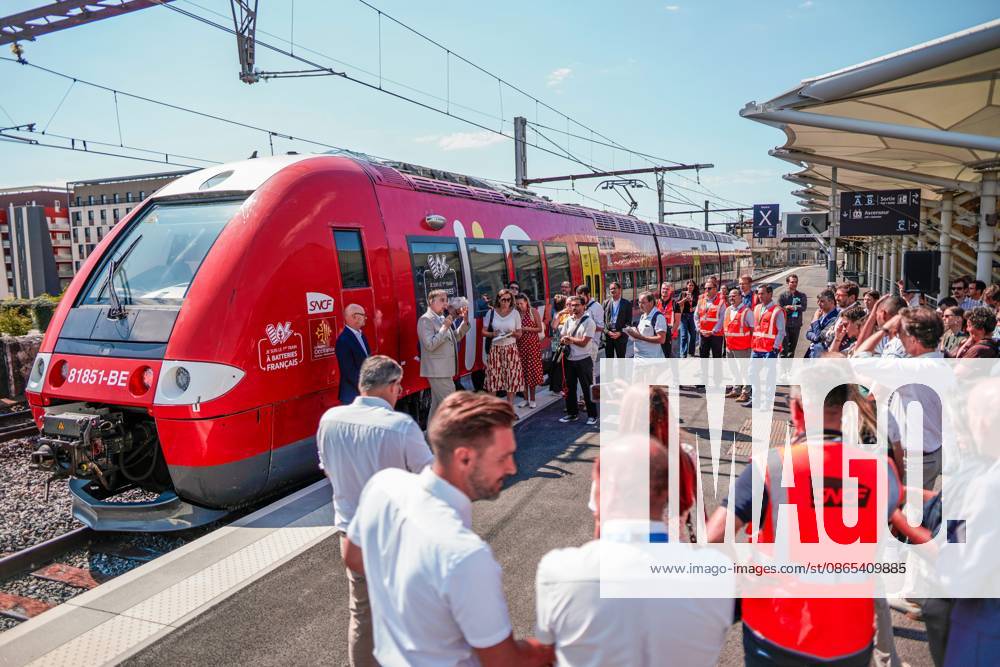 PHOTOPQR LE MIDI LIBRE MiKAEL ANISSET NIMES 08 31 2026 INAUGURATION OF FRANCE S FIRST BATTERY-POWERED ELECTRIC TRAIN AT THE NIMES SNCF STATION ALSTOM Inauguration, this Monday, August 31, at Nîmes Center Station, of France’s first battery-powered train between Nîmes and Vauvert. The trial is scheduled to last two years. This project, which saves 20% in energy, is the result of a partnership between SNCF Voyageurs, Alstom, and the Occitanie Region. This collaboration is part of a national program involving five regions in total, with a total investment of 41 million euros. Nîmes, Aug. 31: Inauguration of France’s first battery-electric train at Nîmes railway station (NIMES GARD), France