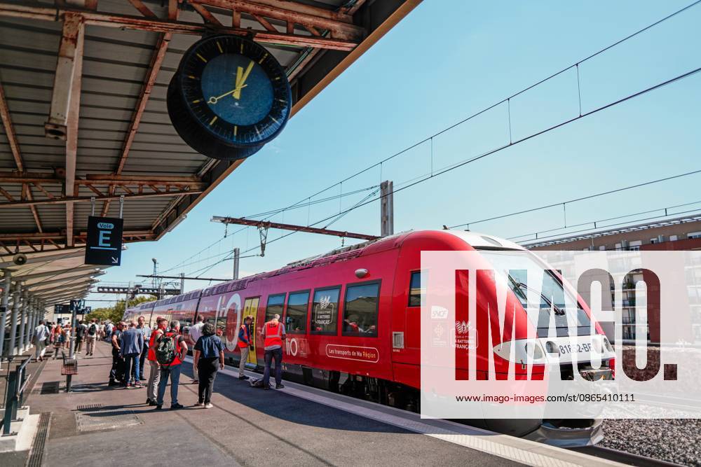 PHOTOPQR LE MIDI LIBRE MiKAEL ANISSET NIMES August 31, 2026 INAUGURATION OF FRANCE S FIRST BATTERY-POWERED ELECTRIC TRAIN AT THE NIMES SNCF STATION ALSTOM Inauguration, this Monday, August 31, at Nîmes Center Station, of France’s first battery-powered train running between Nîmes and Vauvert. The trial is scheduled to last two years. This project, which saves 20% in energy, is the result of a partnership between SNCF Voyageurs, Alstom, and the Occitanie Region. This collaboration is part of a national program involving five regions in total, with a total investment of 41 million euros. Nîmes, Aug. 31: Inauguration of France’s first battery-electric train at Nîmes railway station, NÎMES GARD, France