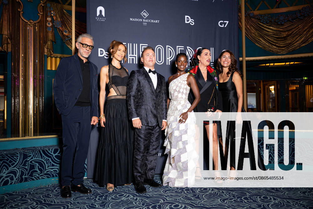 Vincent Cassel, Linda Gennari, Valentino Buzza, Mariam Battistelli, Rossy de Palma, Caterina Murino at the premiere of the film *The Opera* at the Folies Bergère in Paris on August 31, 2026. Pierre Perusseau, Bestimage. Premiere of the film *The Opera* at the Folies Bergère in Paris on August 31, 2026. Paris, France