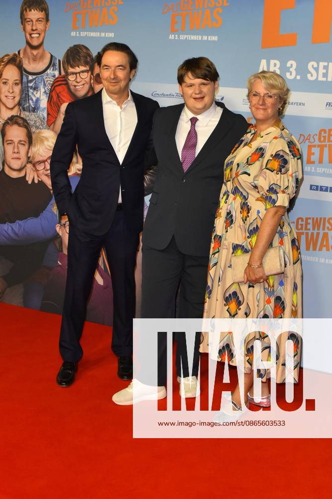 ABB Das gewisse Etwas Martin Bachmann, Timon Heinzl, and Viola Jaeger appeared on the red carpet at the NRW Kino film premiere of Das gewisse Etwas at the Cinedom theater on September 1, 2026, in Cologne, North Rhine-Westphalia, Germany
