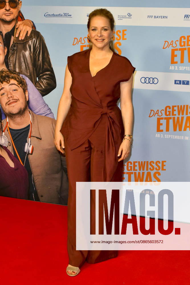ABB GEWISSEETWAS: Jasmin Schwiers appears on the red carpet at the NRW Kino film premiere of *Das gewisse Etwas* at the Cinedom theater on September 1, 2026, in Cologne, North Rhine-Westphalia, Germany