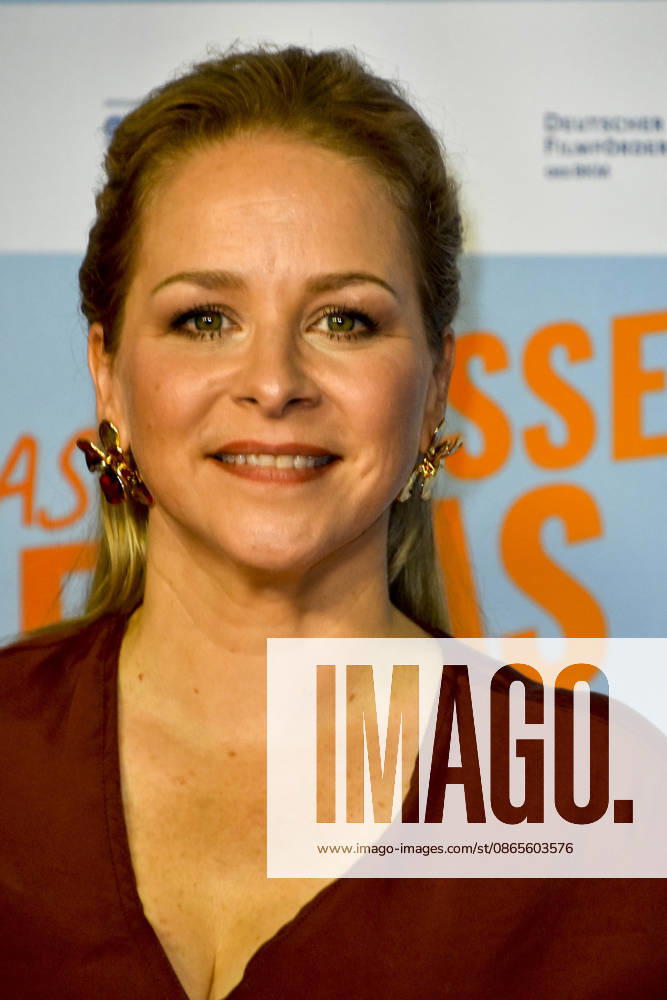 ABB GEWISSEETWAS: Jasmin Schwiers appears on the red carpet at the NRW Kino film premiere of *Das gewisse Etwas* at the Cinedom theater on September 1, 2026, in Cologne, North Rhine-Westphalia, Germany
