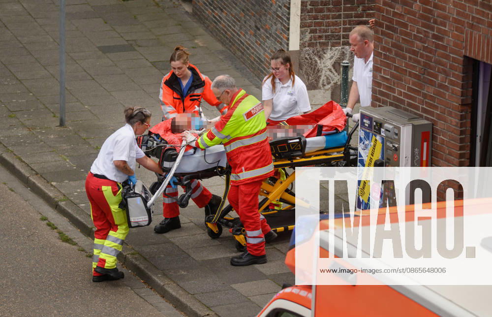 Goch, Muehlenstrasse: Stabbing Involving Several People Goch, Muehlenstrasse: Stabbing Involving Several People Numerous ambulances and a rescue helicopter on the scene Emergency response update, Goch, North Rhine-Westphalia, Germany