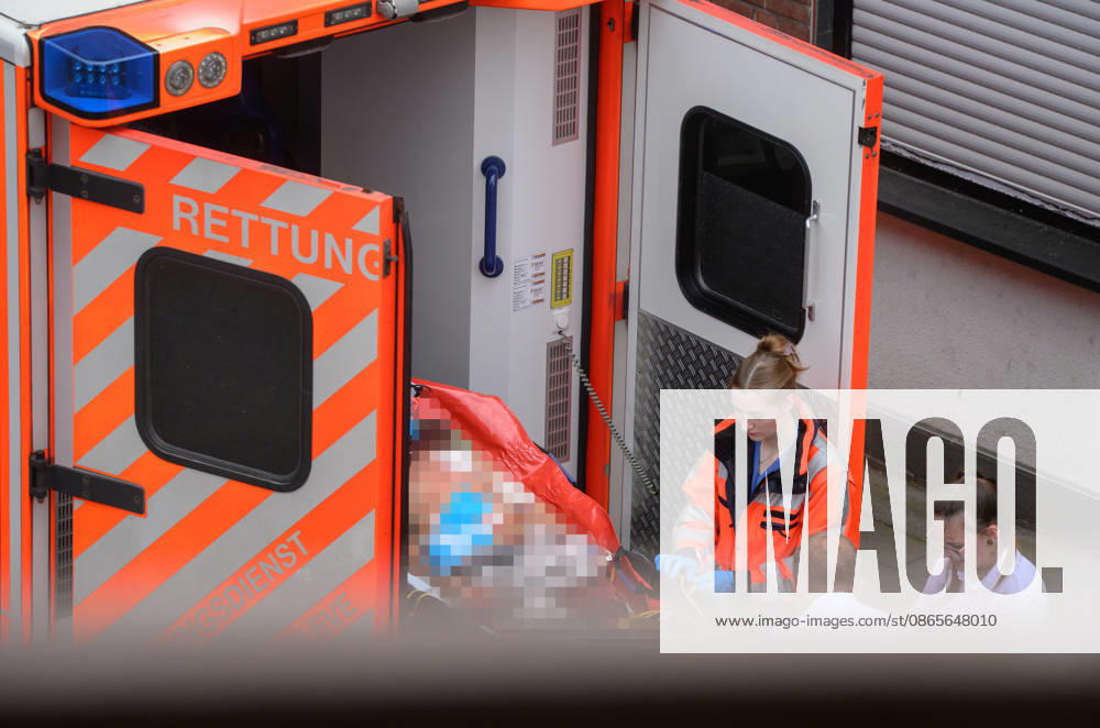 Goch, Muehlenstrasse: Stabbing Involving Several People Goch, Muehlenstrasse: Stabbing Involving Several People Numerous ambulances and a rescue helicopter on the scene Emergency response update, Goch, North Rhine-Westphalia, Germany