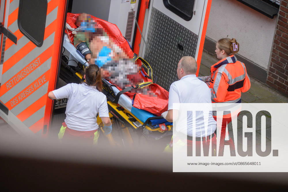 Goch, Muehlenstrasse: Stabbing Involving Several People Goch, Muehlenstrasse: Stabbing Involving Several People Numerous ambulances and a rescue helicopter on the scene Emergency response update, Goch, North Rhine-Westphalia, Germany