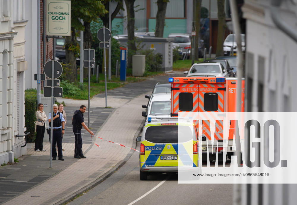 Goch, Muehlenstrasse: Stabbing Involving Several People Goch, Muehlenstrasse: Stabbing Involving Several People Numerous ambulances and a rescue helicopter on the scene Emergency response update, Goch, North Rhine-Westphalia, Germany