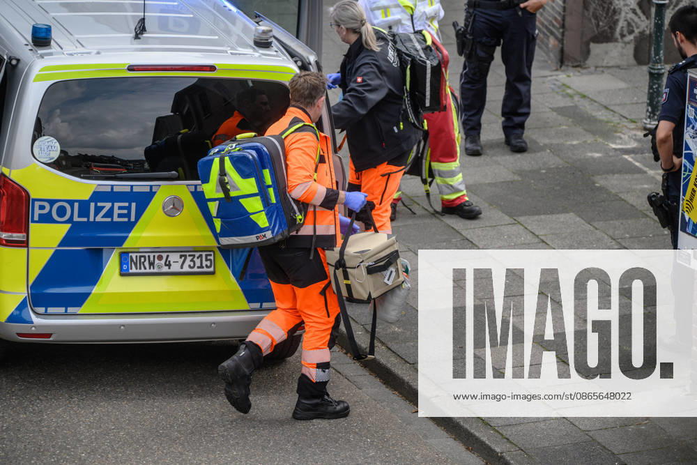 Goch, Muehlenstrasse: Stabbing Involving Several People Goch, Muehlenstrasse: Stabbing Involving Several People Numerous ambulances and a rescue helicopter on the scene Emergency response update, Goch, North Rhine-Westphalia, Germany