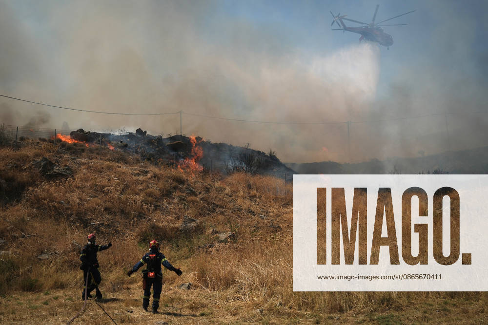 Wildfire burns near Karystos on Greece s Evia island KARYSTOS, GREECE - SEPTEMBER 2: A firefighting helicopter drops water as a wildfire burns near Karystos on the island of Evia, Greece, on September 2, 2026. Costas Baltas Anadolu Karystos Greece. Editorial use only. Please get in touch for any other usage.