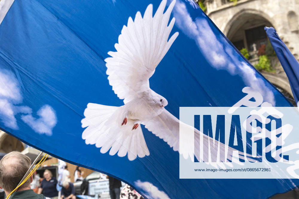 München Munich Germany 2nd September 2026 On the Marienplatz in the centre of the Bavarian city a peace demonstration and march takes place in the early evening. Peace dove flag
