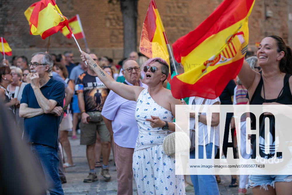 Toledo Holds Rally in Support of the People of Ceuta: Dozens of people gathered at a rally in solidarity with Ceuta on September 2, 2026, in Toledo, Castilla-La Mancha, Spain. Coinciding with Ceuta Day, more than 260 Spanish municipalities have been called upon to show their support for the people of Ceuta in the face of the migration crisis caused by the arrival of more than 70,000 migrants across the border with Morocco. The demonstrations are part of the For Ceuta initiative, backed by the Spanish Federation of Municipalities and Provinces (FEMP). SEPTEMBER 2, 2026 CEUTA DAY PROTEST RALLY MIGRANTS IMMIGRANTS FEMP SUPPORT SOLIDARITY MIGRATION CRISIS CRISIS HUMANITARIAN CRISIS Juanma Jimé Toledo Castilla-La Mancha Toledo Castilla-La Man