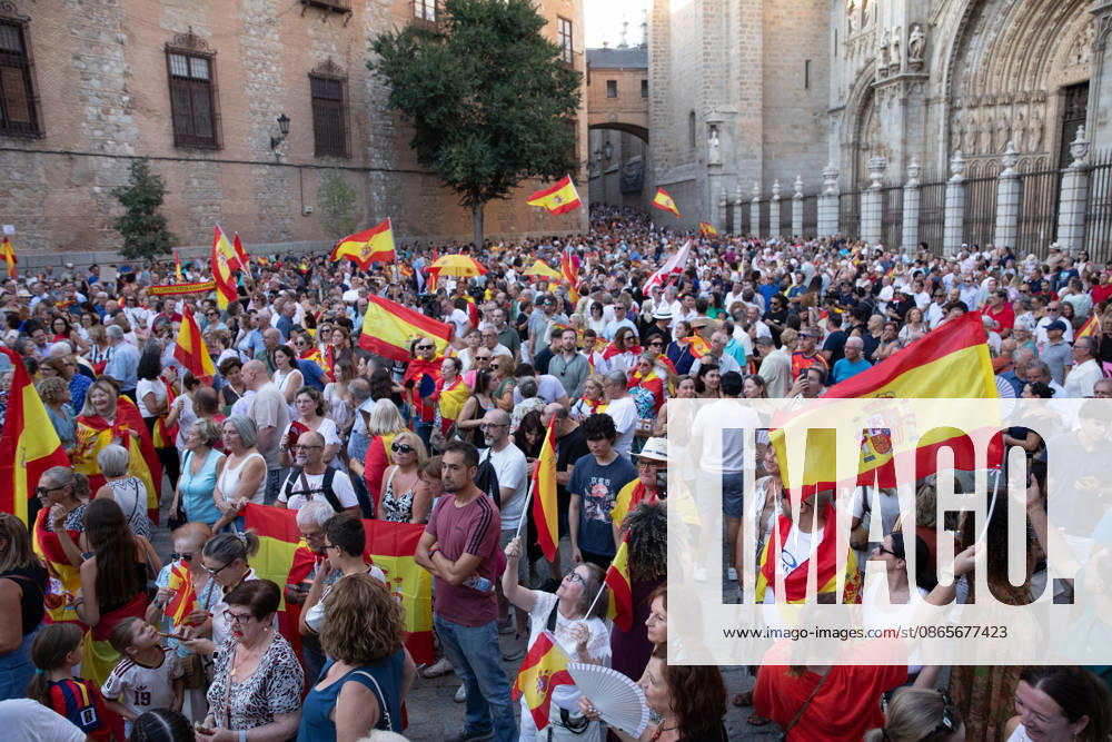 Toledo Holds Rally in Support of the People of Ceuta: Dozens of people gathered at a rally in solidarity with Ceuta on September 2, 2026, in Toledo, Castilla-La Mancha, Spain. Coinciding with Ceuta Day, more than 260 Spanish municipalities have been called upon to show their support for the people of Ceuta in the face of the migration crisis caused by the arrival of more than 70,000 migrants across the border with Morocco. The demonstrations are part of the For Ceuta initiative, backed by the Spanish Federation of Municipalities and Provinces (FEMP). SEPTEMBER 2, 2026 CEUTA DAY PROTEST RALLY MIGRANTS IMMIGRANTS FEMP SUPPORT SOLIDARITY MIGRATION CRISIS CRISIS HUMANITARIAN CRISIS Juanma Jimé Toledo Castilla-La Mancha Toledo Castilla-La Man