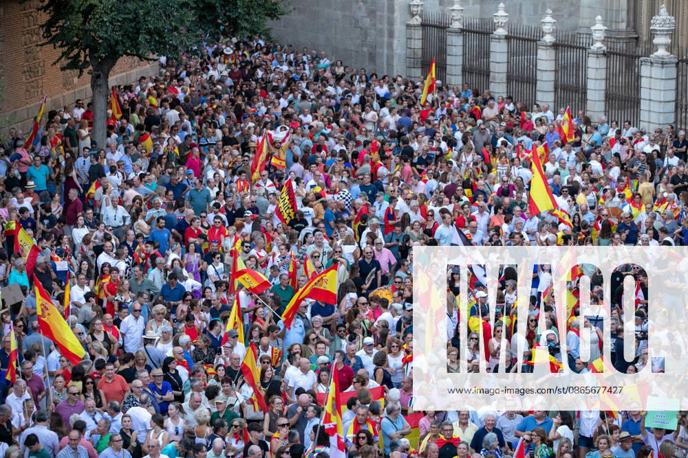 Toledo Holds Rally in Support of the People of Ceuta: Dozens of people gathered at a rally in solidarity with Ceuta on September 2, 2026, in Toledo, Castilla-La Mancha, Spain. Coinciding with Ceuta Day, more than 260 Spanish municipalities have been called upon to show their support for the people of Ceuta in the face of the migration crisis caused by the arrival of more than 70,000 migrants across the border with Morocco. The demonstrations are part of the For Ceuta initiative, backed by the Spanish Federation of Municipalities and Provinces (FEMP). SEPTEMBER 2, 2026 CEUTA DAY PROTEST RALLY MIGRANTS IMMIGRANTS FEMP SUPPORT SOLIDARITY MIGRATION CRISIS CRISIS HUMANITARIAN CRISIS Juanma Jimé Toledo Castilla-La Mancha Toledo Castilla-La Man