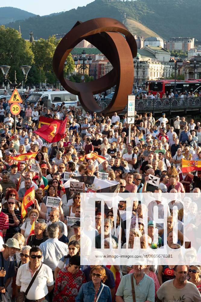 Bilbao Holds Rally in Support of the People of Ceuta: Dozens of people gathered at a rally in solidarity with Ceuta on September 2, 2026, in Bilbao, Vizcaya, Basque Country, Spain. Coinciding with Ceuta Day, more than 260 Spanish municipalities have been called upon to show their support for the people of Ceuta in the face of the migration crisis caused by the arrival of more than 70,000 migrants across the border with Morocco. The demonstrations are part of the For Ceuta initiative, backed by the Spanish Federation of Municipalities and Provinces (FEMP). SEPTEMBER 2, 2026 CEUTA DAY PROTEST RALLY MIGRANTS IMMIGRANTS FEMP SUPPORT SOLIDARITY MIGRATION CRISIS CRISIS HUMANITARIAN CRISIS Bilbao, Biscay, Basque Country Bilbao, Biscay, Basque C
