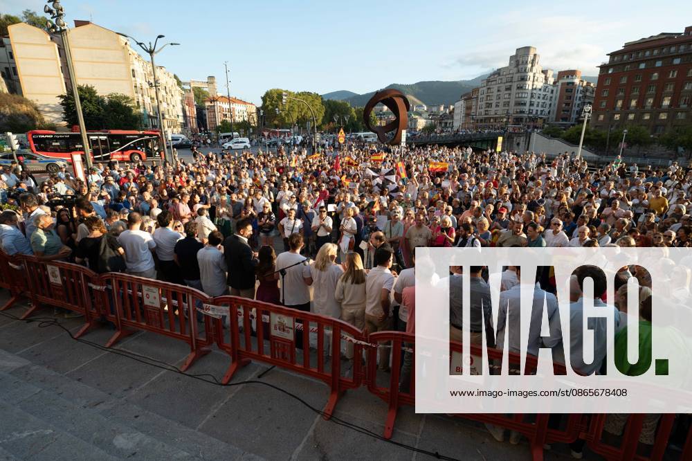 Bilbao Holds Rally in Support of the People of Ceuta: Dozens of people gathered at a rally in solidarity with Ceuta on September 2, 2026, in Bilbao, Vizcaya, Basque Country, Spain. Coinciding with Ceuta Day, more than 260 Spanish municipalities have been called upon to show their support for the people of Ceuta in the face of the migration crisis caused by the arrival of more than 70,000 migrants across the border with Morocco. The demonstrations are part of the For Ceuta initiative, backed by the Spanish Federation of Municipalities and Provinces (FEMP). SEPTEMBER 2, 2026 CEUTA DAY PROTEST RALLY MIGRANTS IMMIGRANTS FEMP SUPPORT SOLIDARITY MIGRATION CRISIS CRISIS HUMANITARIAN CRISIS Bilbao, Biscay, Basque Country Bilbao, Biscay, Basque C