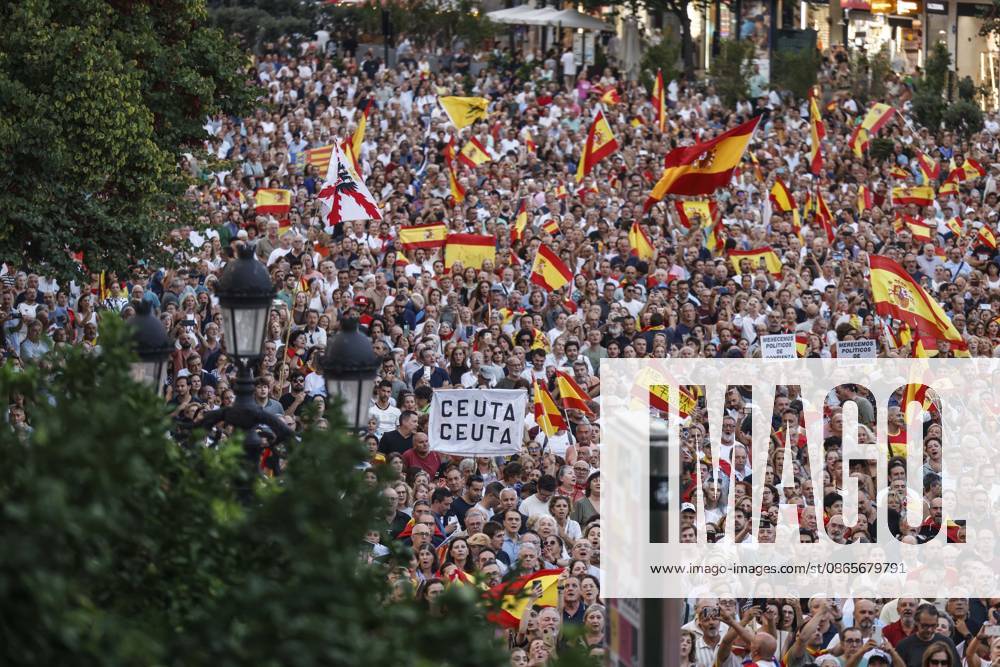 Valencia Holds Rally in Support of the People of Ceuta: Hundreds of people gathered at a rally in solidarity with Ceuta on September 2, 2026, in Valencia, Valencian Community, Spain. Coinciding with Ceuta Day, more than 260 Spanish municipalities have been called upon to show their support for the people of Ceuta in the face of the migration crisis caused by the arrival of more than 70,000 migrants across the border with Morocco. The demonstrations are part of the For Ceuta initiative, backed by the Spanish Federation of Municipalities and Provinces (FEMP). SEPTEMBER 2, 2026 CEUTA DAY PROTEST RALLY MIGRANTS IMMIGRANTS FEMP SUPPORT SOLIDARITY MIGRATION CRISIS CRISIS HUMANITARIAN Valencia Valencian Community Valencia Valencian Community Sp