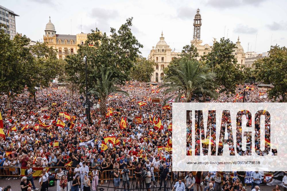 Valencia Holds Rally in Support of the People of Ceuta: Hundreds of people gathered at a rally in solidarity with Ceuta on September 2, 2026, in Valencia, Valencian Community, Spain. Coinciding with Ceuta Day, more than 260 Spanish municipalities have been called upon to show their support for the people of Ceuta in the face of the migration crisis caused by the arrival of more than 70,000 migrants across the border with Morocco. The demonstrations are part of the For Ceuta initiative, backed by the Spanish Federation of Municipalities and Provinces (FEMP). SEPTEMBER 2, 2026 CEUTA DAY PROTEST RALLY MIGRANTS IMMIGRANTS FEMP SUPPORT SOLIDARITY MIGRATION CRISIS CRISIS HUMANITARIAN Valencia Valencian Community Valencia Valencian Community Sp