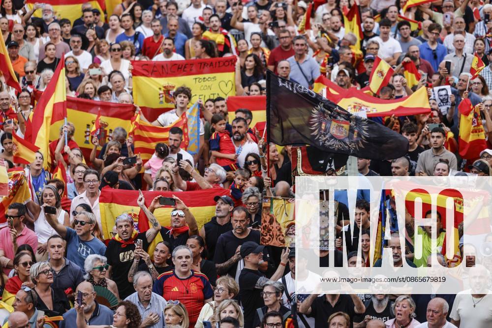 Valencia Holds Rally in Support of the People of Ceuta: Hundreds of people gathered at a rally in solidarity with Ceuta on September 2, 2026, in Valencia, Valencian Community, Spain. Coinciding with Ceuta Day, more than 260 Spanish municipalities have been called upon to show their support for the people of Ceuta in the face of the migration crisis caused by the arrival of more than 70,000 migrants across the border with Morocco. The demonstrations are part of the For Ceuta initiative, backed by the Spanish Federation of Municipalities and Provinces (FEMP). SEPTEMBER 2, 2026 CEUTA DAY PROTEST RALLY MIGRANTS IMMIGRANTS FEMP SUPPORT SOLIDARITY MIGRATION CRISIS CRISIS HUMANITARIAN Valencia Valencian Community Valencia Valencian Community Sp