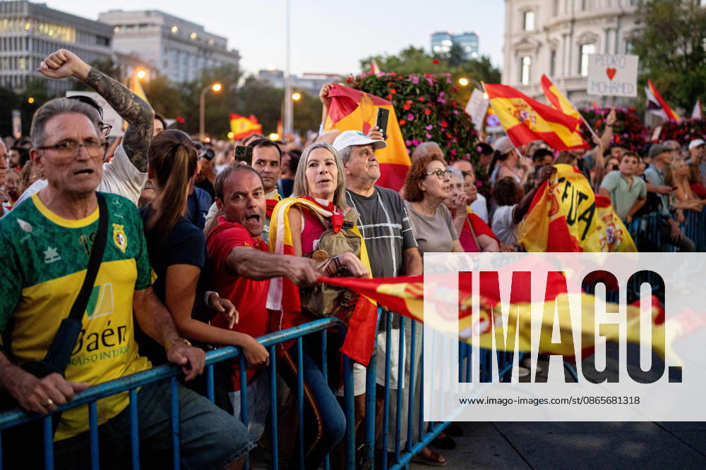 Madrid Holds Rally in Support of the People of Ceuta: Dozens of people gathered at a rally in solidarity with Ceuta on September 2, 2026, in Madrid, Spain. Coinciding with Ceuta Day, more than 260 Spanish municipalities have been called upon to show their support for the people of Ceuta in the face of the migration crisis caused by the arrival of more than 70,000 migrants across the border with Morocco. The demonstrations are part of the For Ceuta initiative, backed by the Spanish Federation of Municipalities and Provinces (FEMP). SEPTEMBER 2, 2026 CEUTA DAY PROTEST RALLY MIGRANTS IMMIGRANTS FEMP SUPPORT SOLIDARITY MIGRATION CRISIS CRISIS HUMANITARIAN CRISIS Madrid Madrid Spain