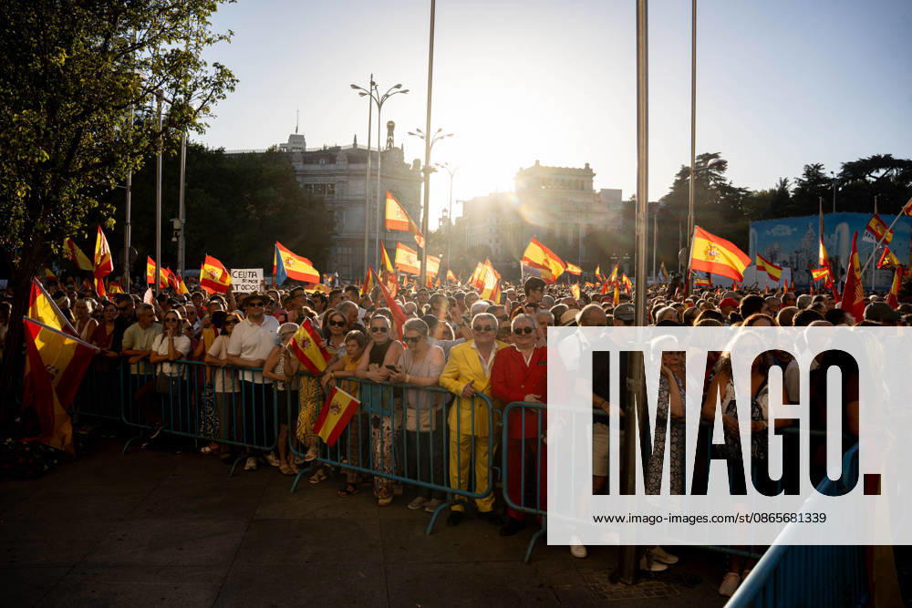 Madrid Holds Rally in Support of the People of Ceuta: Dozens of people gathered for a rally in solidarity with Ceuta on September 2, 2026, in Madrid, Spain. Coinciding with Ceuta Day, more than 260 Spanish municipalities have been called upon to show their support for the people of Ceuta in the face of the migration crisis caused by the arrival of more than 70,000 migrants across the border with Morocco. The demonstrations are part of the For Ceuta initiative, backed by the Spanish Federation of Municipalities and Provinces (FEMP). SEPTEMBER 2, 2026 CEUTA DAY PROTEST RALLY MIGRANTS IMMIGRANTS FEMP SUPPORT SOLIDARITY MIGRATION CRISIS CRISIS HUMANITARIAN CRISIS Madrid Madrid Spain