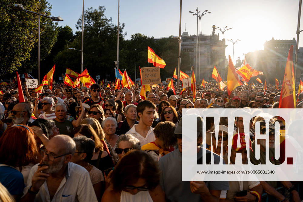 Madrid Holds Rally in Support of the People of Ceuta: Dozens of people gathered for a rally in solidarity with Ceuta on September 2, 2026, in Madrid, Spain. Coinciding with Ceuta Day, more than 260 Spanish municipalities have been called upon to show their support for the people of Ceuta in the face of the migration crisis caused by the arrival of more than 70,000 migrants across the border with Morocco. The demonstrations are part of the For Ceuta initiative, backed by the Spanish Federation of Municipalities and Provinces (FEMP). SEPTEMBER 2, 2026 CEUTA DAY PROTEST RALLY MIGRANTS IMMIGRANTS FEMP SUPPORT SOLIDARITY MIGRATION CRISIS CRISIS HUMANITARIAN CRISIS Madrid Madrid Spain