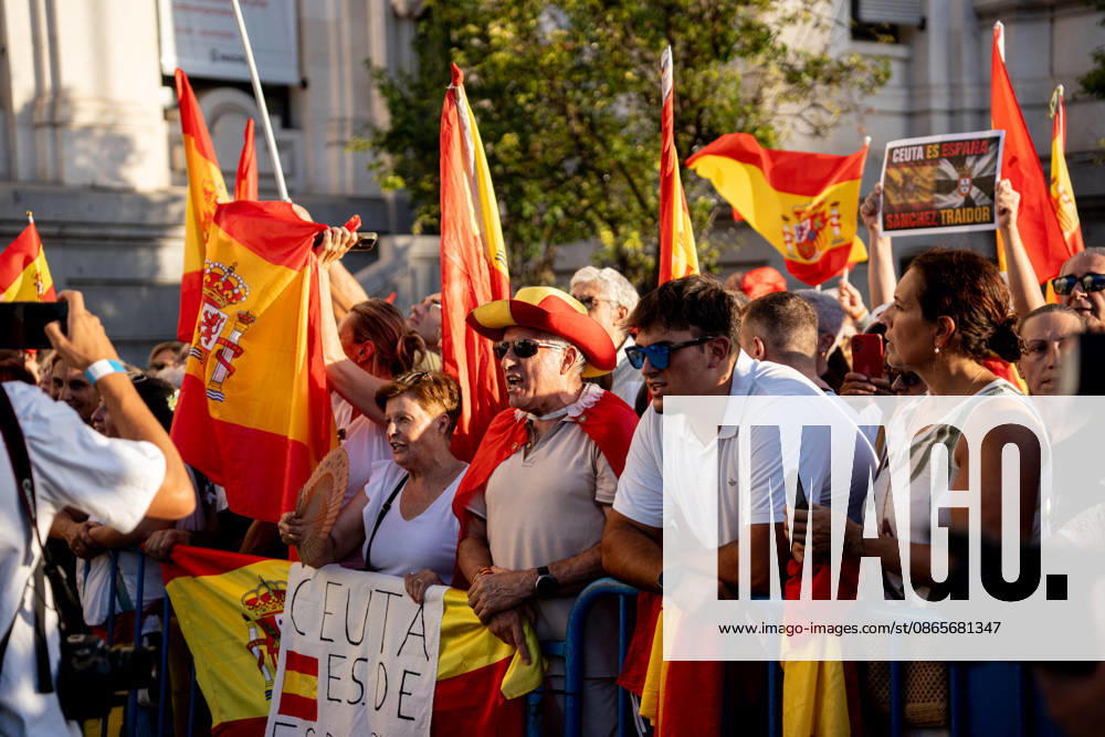 Madrid Holds Rally in Support of the People of Ceuta: Dozens of people gathered for a rally in solidarity with Ceuta on September 2, 2026, in Madrid, Spain. Coinciding with Ceuta Day, more than 260 Spanish municipalities have been called upon to show their support for the people of Ceuta in the face of the migration crisis caused by the arrival of more than 70,000 migrants across the border with Morocco. The demonstrations are part of the For Ceuta initiative, backed by the Spanish Federation of Municipalities and Provinces (FEMP). SEPTEMBER 2, 2026 CEUTA DAY PROTEST RALLY MIGRANTS IMMIGRANTS FEMP SUPPORT SOLIDARITY MIGRATION CRISIS CRISIS HUMANITARIAN CRISIS Madrid Madrid Spain