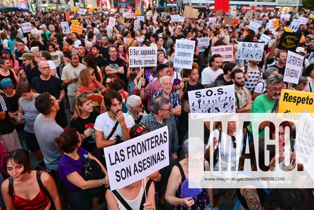 Anti-racism demonstration in Madrid s Callao Square amid the political debate over migration and the situation in Ceuta. The demonstration has been called by left-wing political parties and groups as a counter-protest to demonstrations called by Spain s People s Party (PP) and Vox. Madrid SPAIN - ZUMAz108 20260902_znp_z108_002