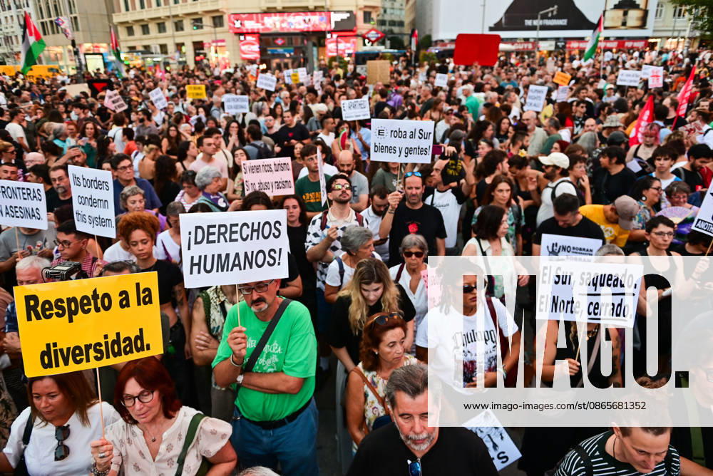 Anti-racism demonstration in Madrid s Callao Square amid the political debate over migration and the situation in Ceuta. The demonstration has been called by left-wing political parties and groups as a counter-protest to demonstrations called by Spain s People s Party (PP) and Vox. Madrid SPAIN - ZUMAz108 20260902_znp_z108_003