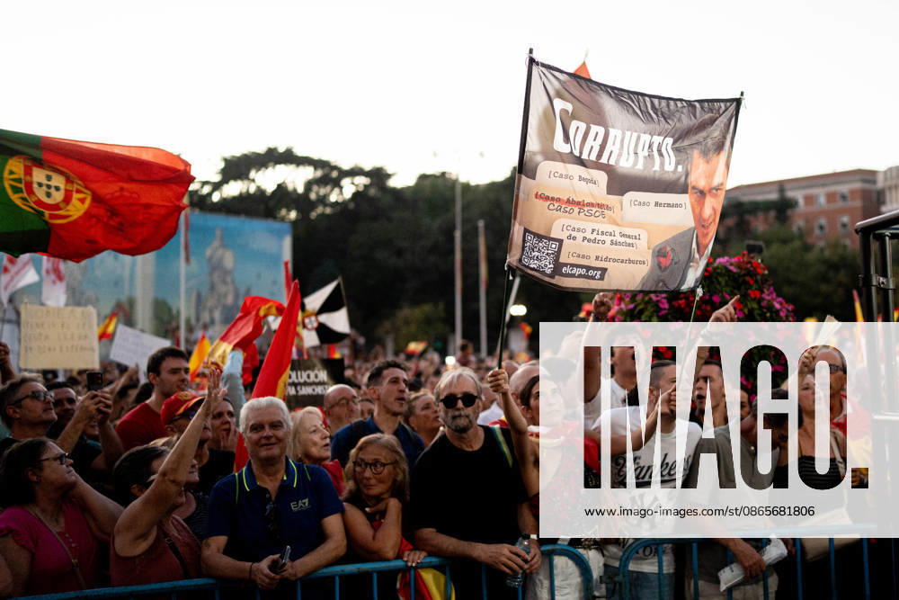 Madrid Holds Rally in Support of the People of Ceuta: Dozens of people gathered at a rally in solidarity with Ceuta on September 2, 2026, in Madrid, Spain. Coinciding with Ceuta Day, more than 260 Spanish municipalities have been called upon to show their support for the people of Ceuta in the face of the migration crisis caused by the arrival of more than 70,000 migrants across the border with Morocco. The demonstrations are part of the For Ceuta initiative, backed by the Spanish Federation of Municipalities and Provinces. SEPTEMBER 2, 2026 CEUTA DAY PROTEST RALLY MIGRANTS IMMIGRANTS FEMP SUPPORT SOLIDARITY MIGRATION CRISIS CRISIS HUMANITARIAN CRISIS Madrid Madrid Spain