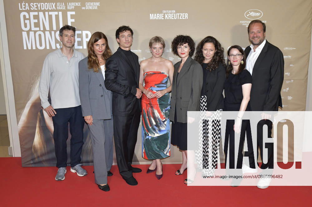 Guest, Janine Jackowski, Laurence Rupp, Jella Haase, Marie Kreutzer, Guest, Myrna Wolff, and Alexander Glehr at the premiere of *Gentle Monster* at the Delphi Filmpalast in Berlin, September 2, 2026 Foto:xM.xBehrensx xFuturexImagex monster_6939