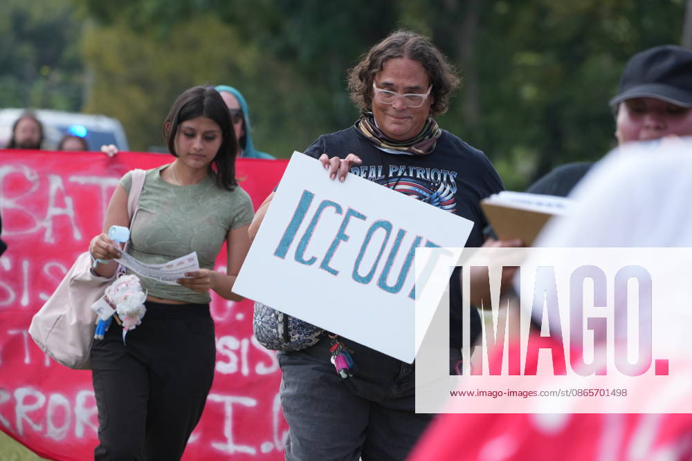 Community members protest outside Mason ICE detention facility, CoreCivic, in Mason, Tennessee September 2, 2026. The Department of Homeland Security confirmed ICE agents arrested 121 individuals at a bar Sat. Aug. 29, 2026. Many were released after providing legal documentation. Mason USA - ZUMAf103 20260902_zaf_f103_010
