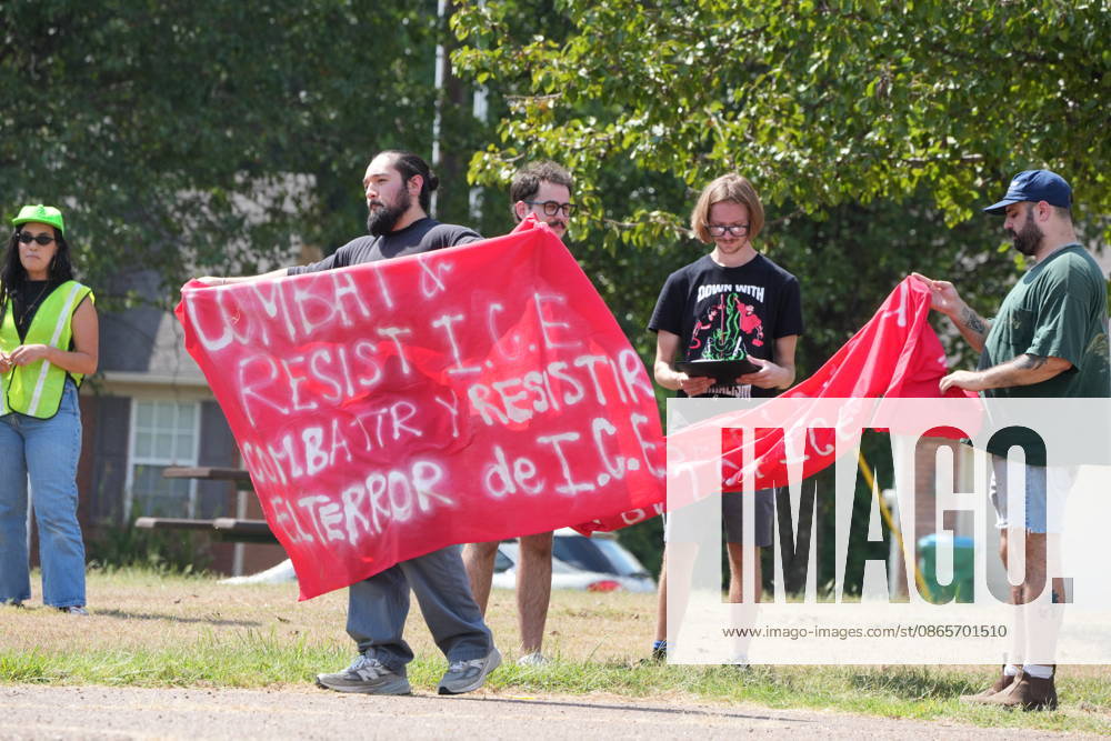 Community members protest outside Mason ICE detention facility, CoreCivic, in Mason, Tennessee September 2, 2026. The Department of Homeland Security confirmed ICE agents arrested 121 individuals at a bar Sat. Aug. 29, 2026. Many were released after providing legal documentation. Mason USA - ZUMAf103 20260902_zaf_f103_016