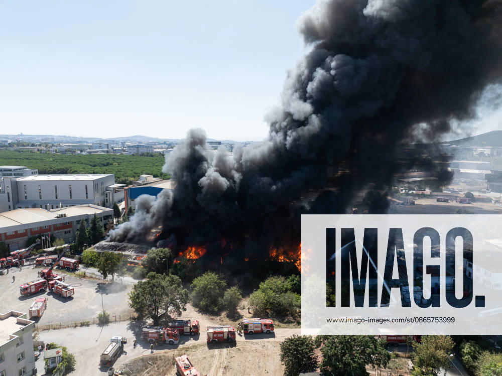Large fire breaks out at commercial warehouse in Tuzla, Istanbul ISTANBUL, TURKIYE - SEPTEMBER 3: An aerial view of the scene where firefighters battle a large-scale fire that broke out at a logistics warehouse in the Tuzla district of Istanbul, Turkiye, on September 3, 2026. Azer Sude Akcay Anadolu Istanbul Turkey. Editorial use only. Please get in touch for any other usage.
