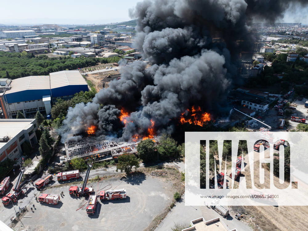 Large fire breaks out at commercial warehouse in Tuzla, Istanbul ISTANBUL, TURKIYE - SEPTEMBER 3: An aerial view of the scene where firefighters battle a large-scale fire that broke out at a logistics warehouse in the Tuzla district of Istanbul, Turkiye, on September 3, 2026. Azer Sude Akcay Anadolu Istanbul Turkey. Editorial use only. Please get in touch for any other usage.