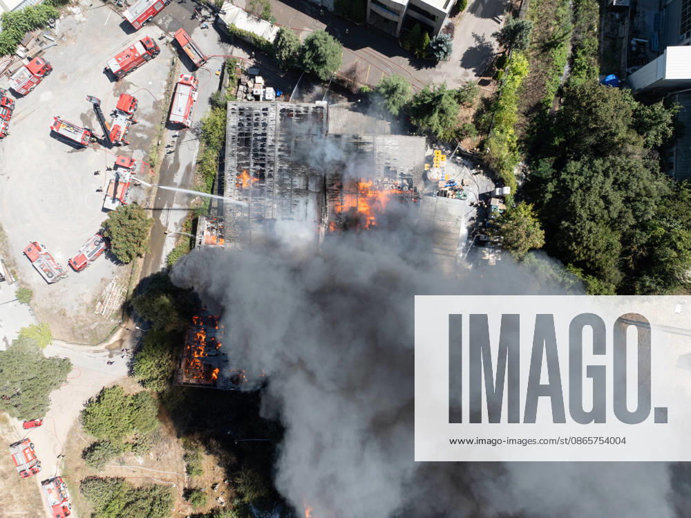 Large fire breaks out at commercial warehouse in Tuzla, Istanbul ISTANBUL, TURKIYE - SEPTEMBER 3: An aerial view of the scene where firefighters battle a large-scale fire that broke out at a logistics warehouse in the Tuzla district of Istanbul, Turkiye, on September 3, 2026. Azer Sude Akcay Anadolu Istanbul Turkey. Editorial use only. Please get in touch for any other usage.