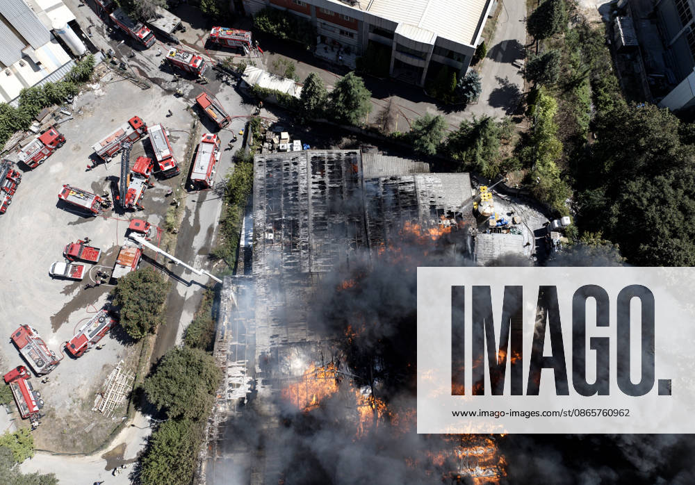 Large fire breaks out at commercial warehouse in Tuzla, Istanbul ISTANBUL, TURKIYE - SEPTEMBER 3: An aerial view of the scene where firefighters battle a large-scale fire that broke out at a logistics warehouse in the Tuzla district of Istanbul, Turkiye, on September 3, 2026. Azer Sude Akcay Anadolu Istanbul Turkey. Editorial use only. Please get in touch for any other usage.