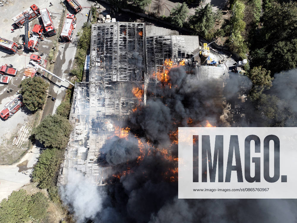 Large fire breaks out at commercial warehouse in Tuzla, Istanbul ISTANBUL, TURKIYE - SEPTEMBER 3: An aerial view of the scene where firefighters battle a large-scale fire that broke out at a logistics warehouse in the Tuzla district of Istanbul, Turkiye, on September 3, 2026. Azer Sude Akcay Anadolu Istanbul Turkey. Editorial use only. Please get in touch for any other usage.