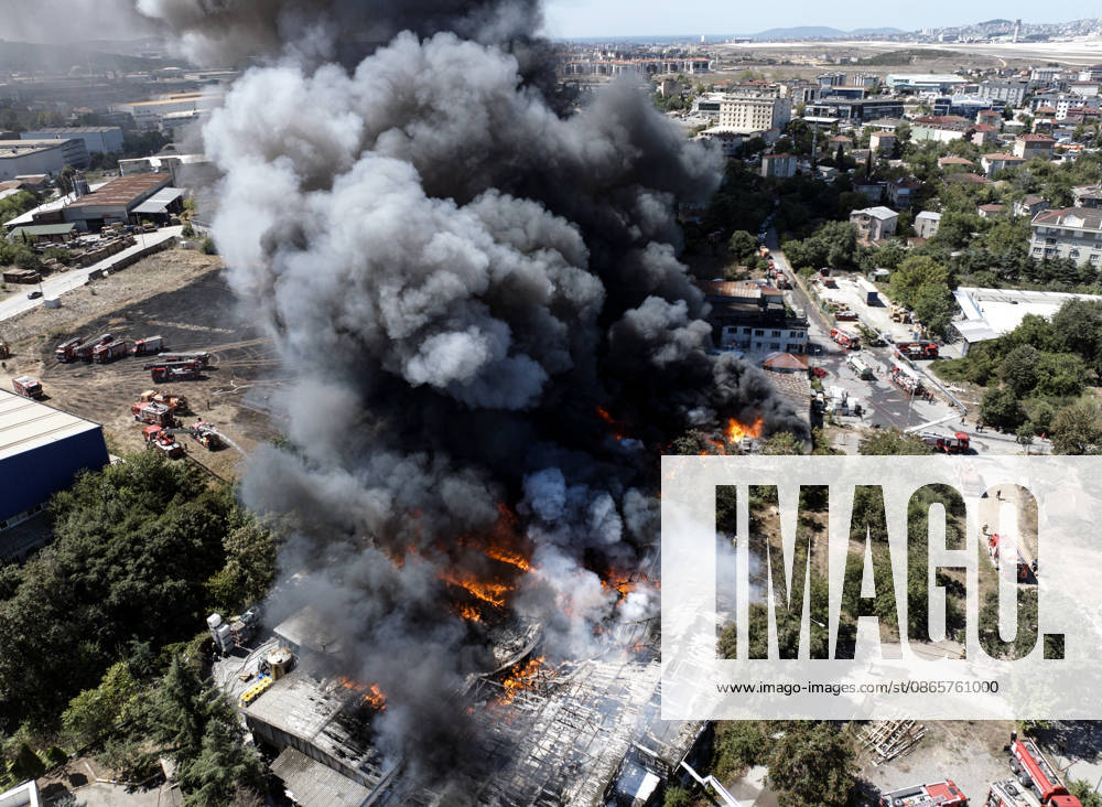 Large fire breaks out at commercial warehouse in Tuzla, Istanbul ISTANBUL, TURKIYE - SEPTEMBER 3: An aerial view of the scene where firefighters battle a large-scale fire that broke out at a logistics warehouse in the Tuzla district of Istanbul, Turkiye, on September 3, 2026. Azer Sude Akcay Anadolu Istanbul Turkey. Editorial use only. Please get in touch for any other usage.