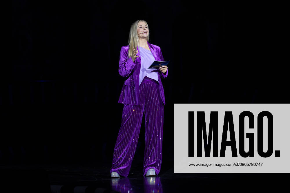 Singer Beatrice EGLI during the presentation; the musical *Starlight Express* in Bochum features the Swiss Glacier Express *TICK TACK* as a new train in the show, *Starlight Express* Theater in Bochum